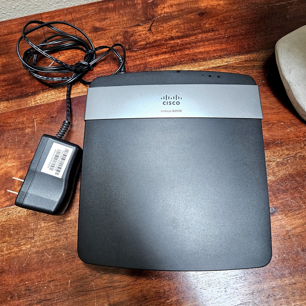 Cisco Linksys E2500 Black Wireless Router